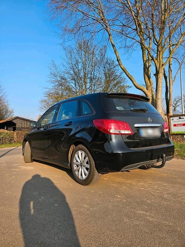 Gebraucht Mercedes B200 136 PS (100 kW) 2017 Schwarz Van / Kleinbus