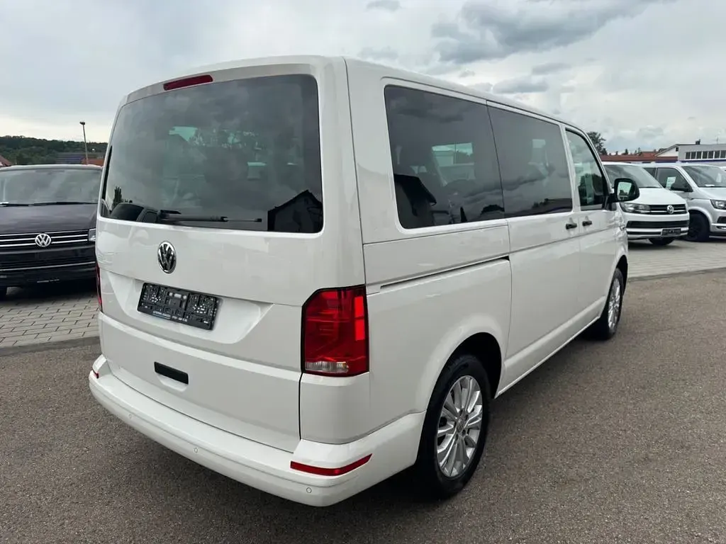 Gebraucht VW Multivan 150 PS (110 kW) 2021 Candyweiß Van / Kleinbus