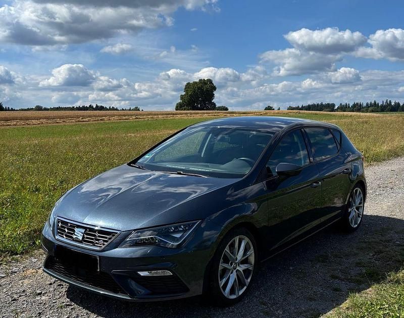 Grau Gebraucht 2019 Seat Leon FR Limousine | 19.999 € (Etwas zu teuer) - Bild 1/4