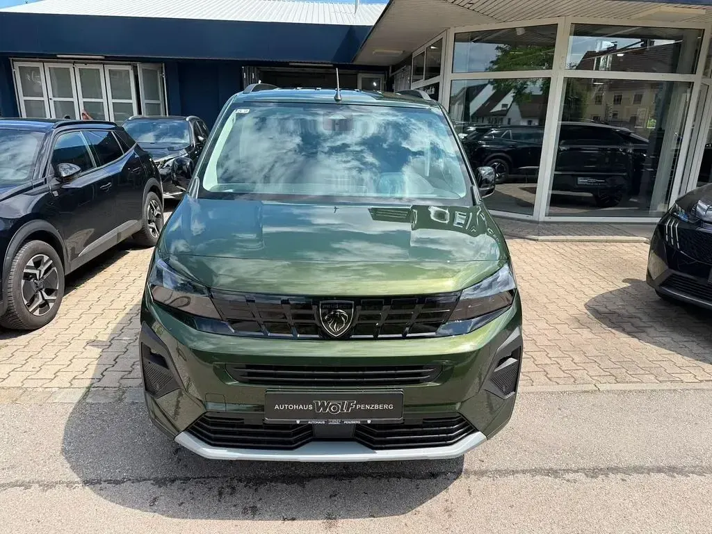 Neu Peugeot Rifter GT 131 PS (96 kW) 2026 Grün Van / Kleinbus