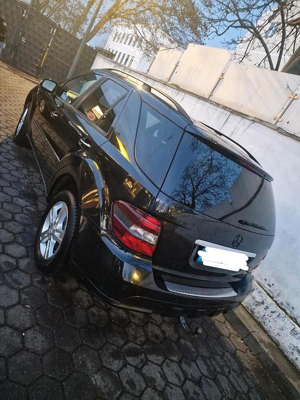 Schwarz Gebraucht 2005 Mercedes ML350 SUV | 6.999 € (Guter Preis) - Bild 1/4