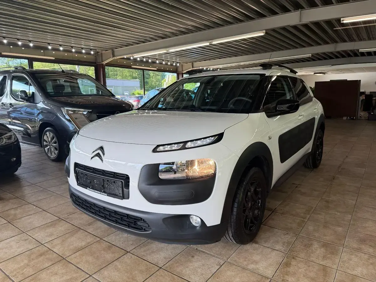 Gebraucht Citroën C4 Shine 82 PS (60 kW) 2018 Weiß SUV