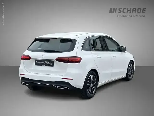 Gebraucht Mercedes B200 Progressive 163 PS (119 kW) 2024 Weiß Kleinwagen
