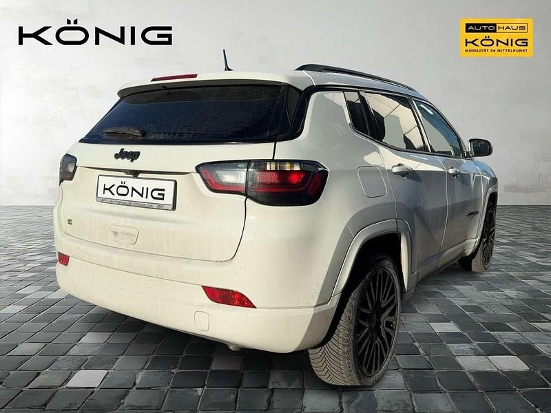 Gebraucht Jeep Compass Altitude 131 PS (96 kW) 2023 Alpine white (weiss) SUV