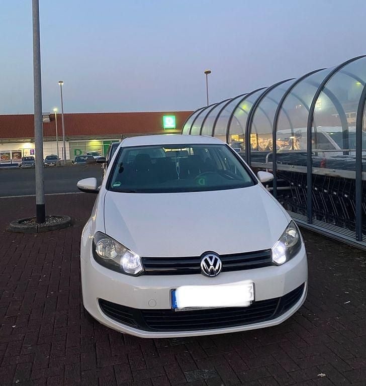 Gebraucht VW Golf VI Style 80 PS (58 kW) 2010 Weiß Kleinwagen