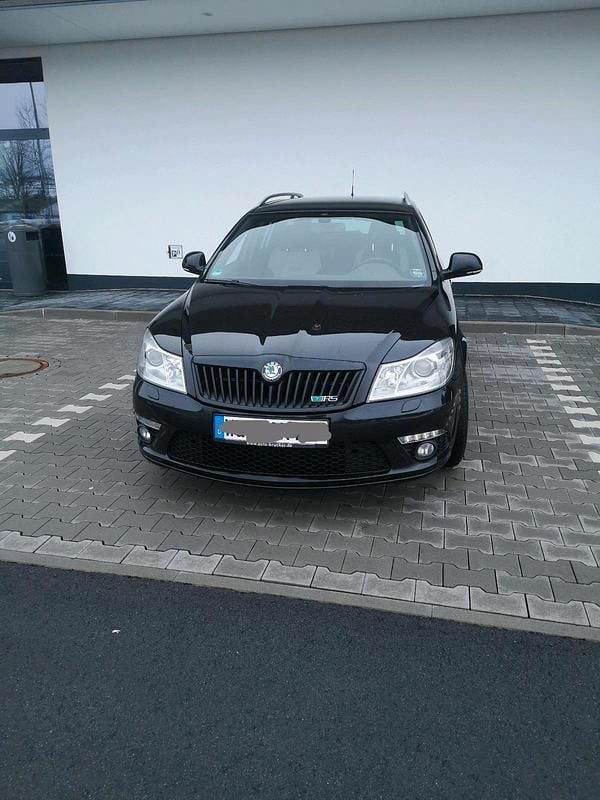 Schwarz Gebraucht 2012 Skoda Octavia RS Kombi | 5.300 € (Fairer Preis) - Bild 1/4