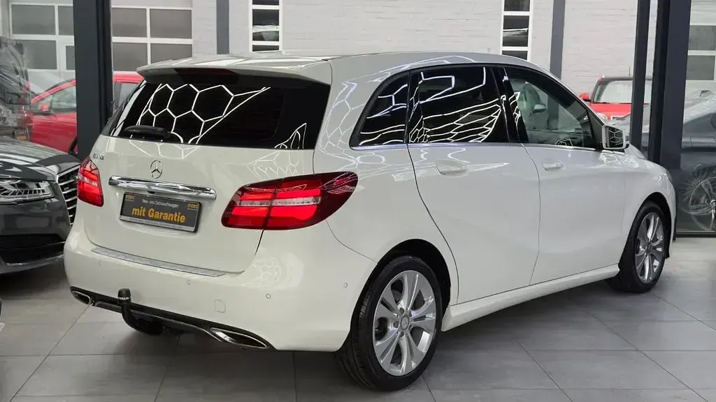 Gebraucht Mercedes B200 Urban 156 PS (114 kW) 2016 Weiß Kleinwagen