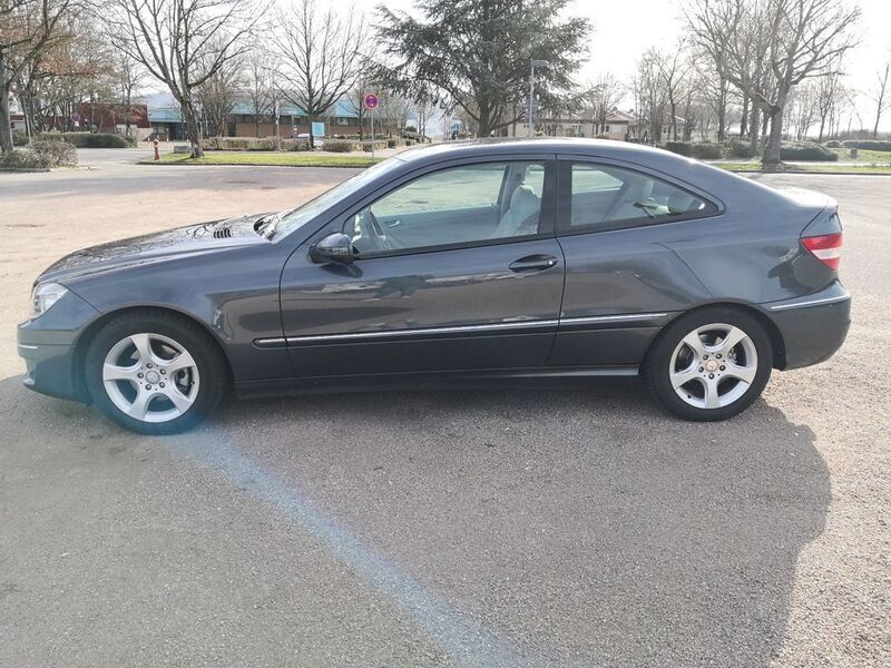 Gebraucht Mercedes CLC180 143 PS (105 kW) 2009 Grau Kleinwagen