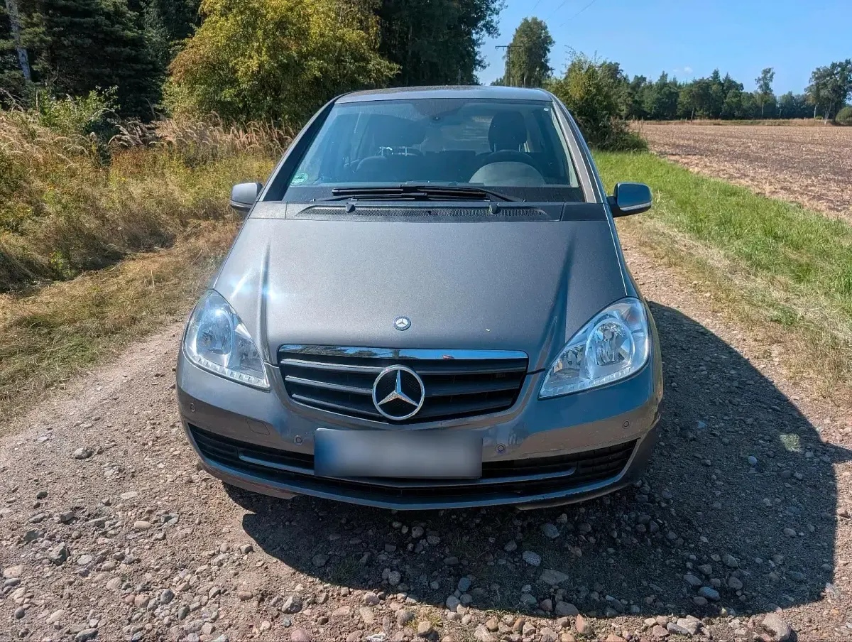 Gebraucht Mercedes A150 95 PS (69 kW) 2011 Grau Kleinwagen