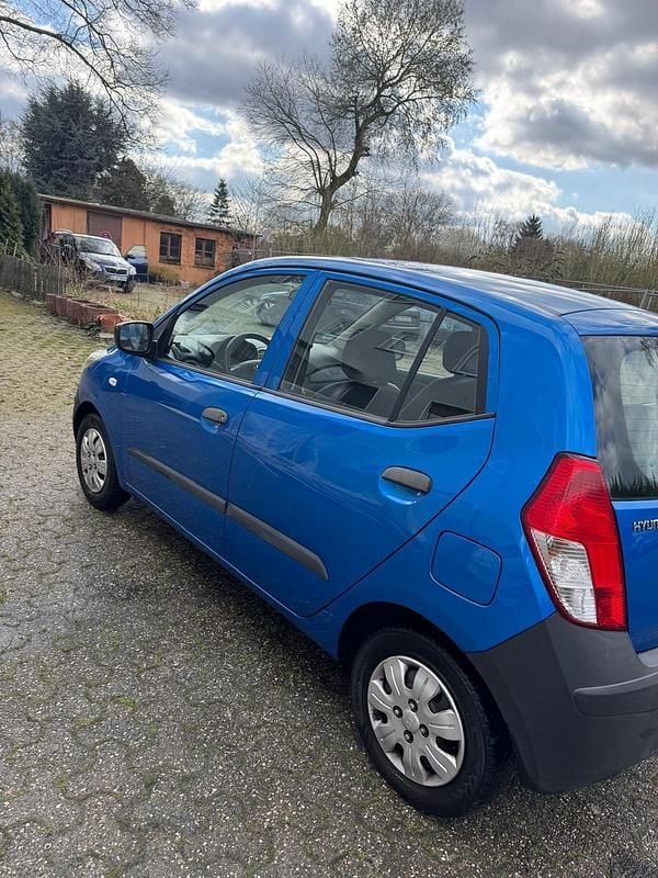 Gebraucht Hyundai i10 67 PS (49 kW) 2010 Blau Kleinwagen