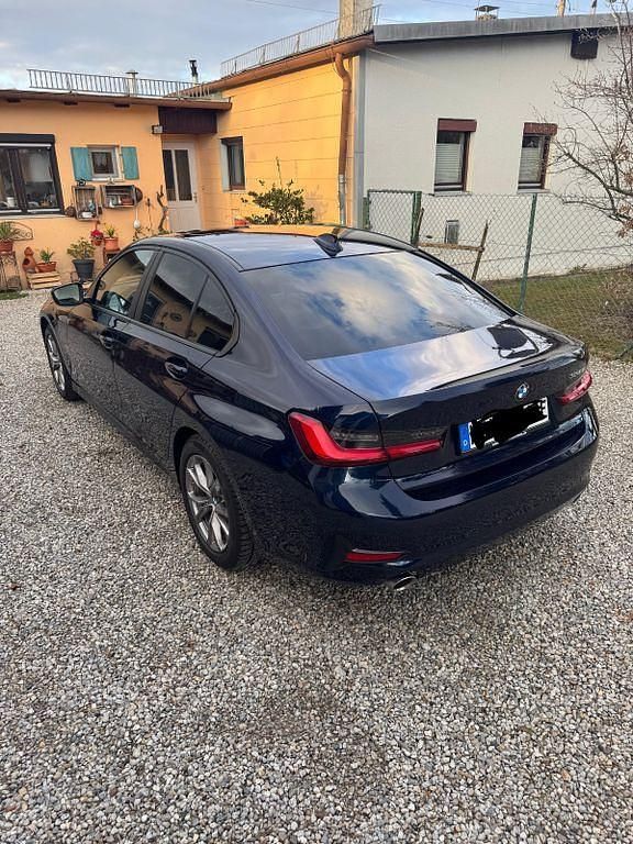 Gebraucht BMW 330e Advantage 292 PS (214 kW) 2019 Blau Limousine