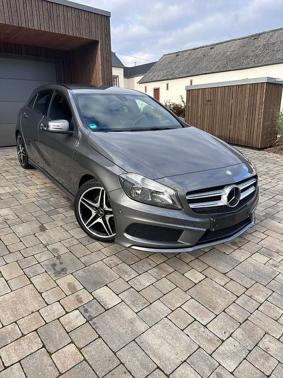 Grau Gebraucht 2013 Mercedes A180 AMG line Limousine | 12.330 € (Etwas zu teuer) - Bild 1/4