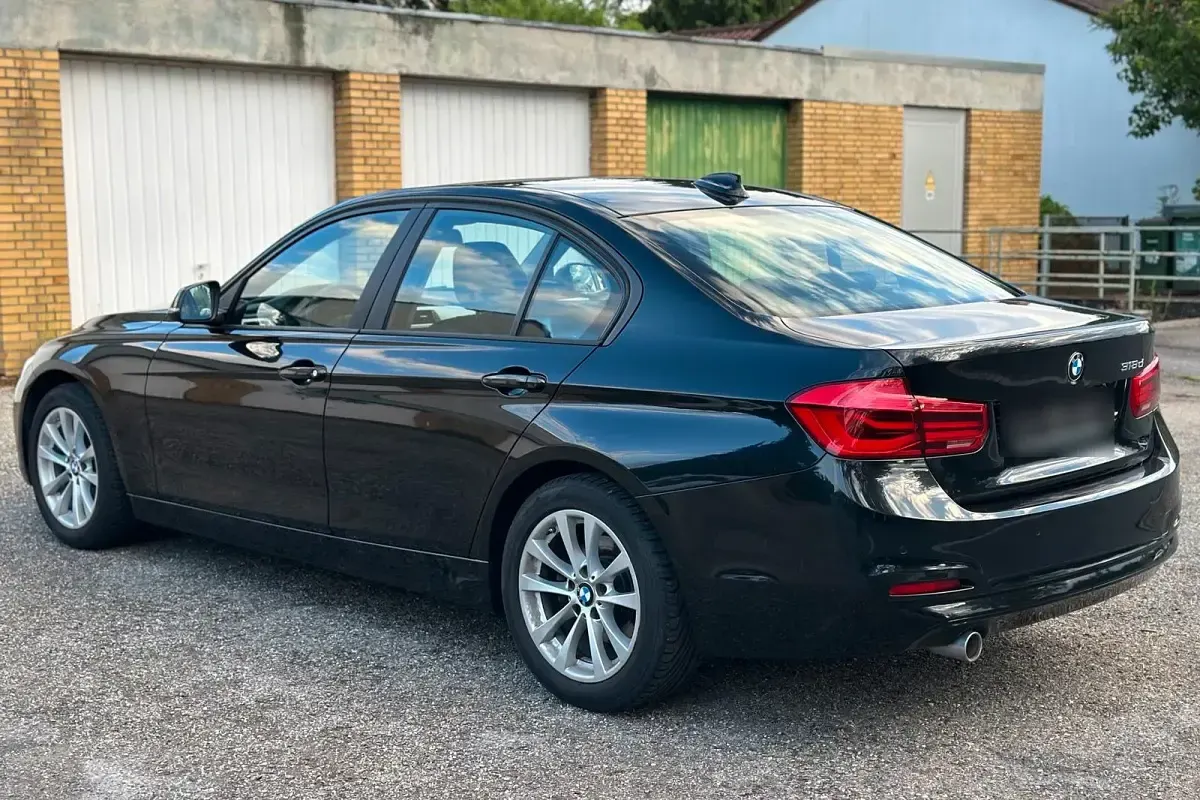 Gebraucht BMW 318 Comfort Edition 150 PS (110 kW) 2018 Schwarz Limousine
