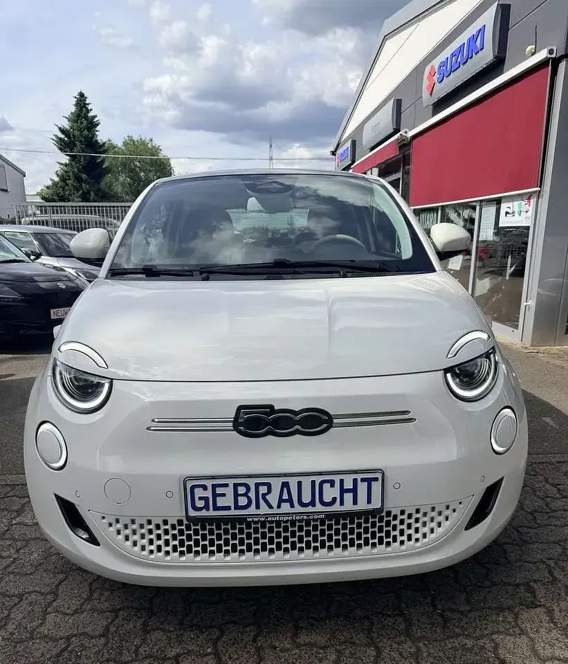 Gebraucht Fiat 500e La Prima 86 kW (118 PS) 2023 Weiss Limousine