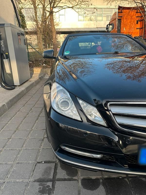 Gebraucht Mercedes E220 170 PS (125 kW) 2011 Schwarz Cabrio