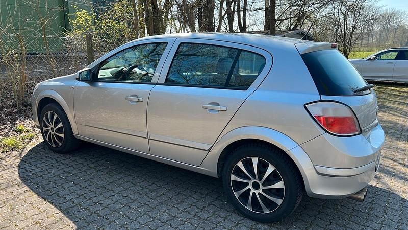 Gebraucht Opel Astra 90 PS (66 kW) 2004 Silber Kombi