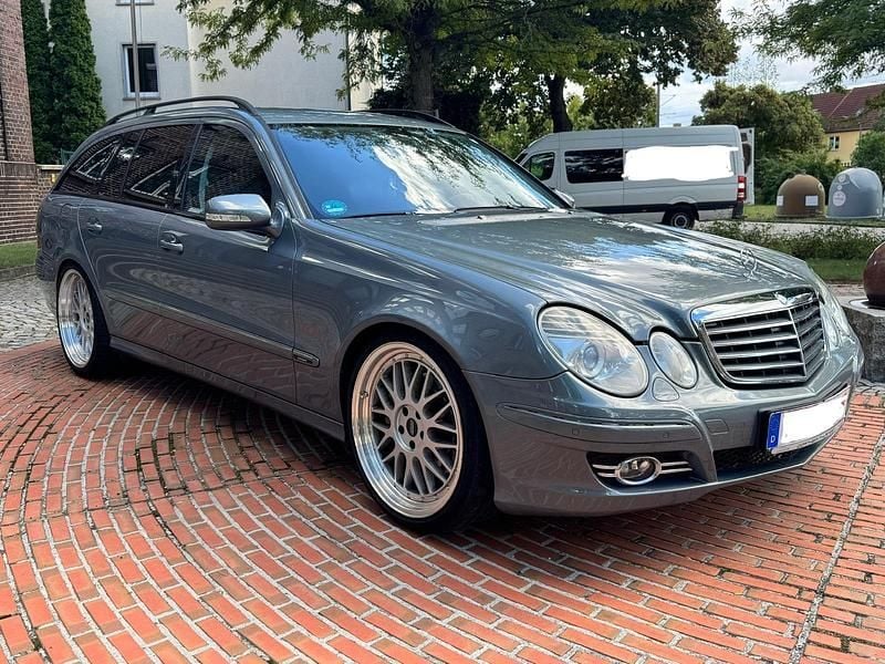Silber Gebraucht 2007 Mercedes E320 Avantgarde Kombi | 3.690 € (Fairer Preis) - Bild 1/4