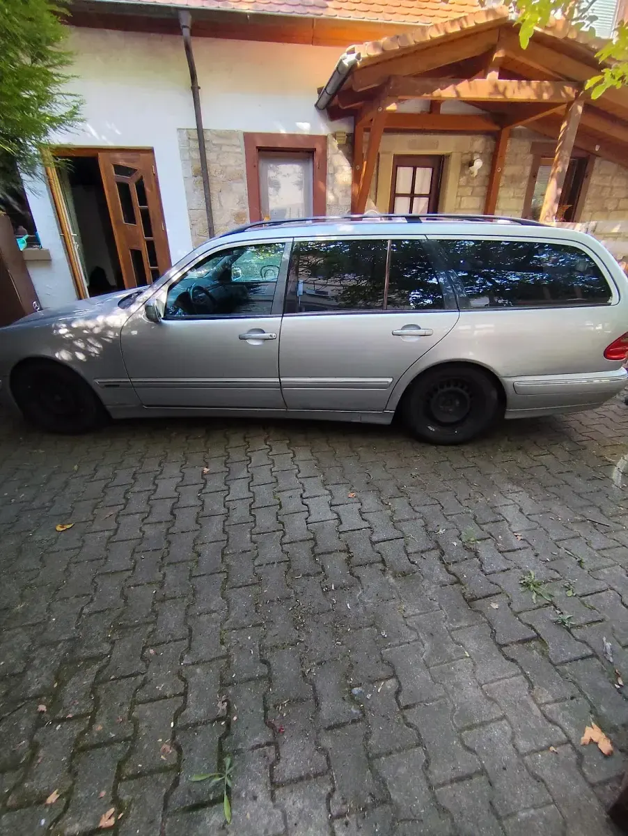 Gebraucht Mercedes E240 Avantgarde 170 PS (125 kW) 2002 Silber Kombi