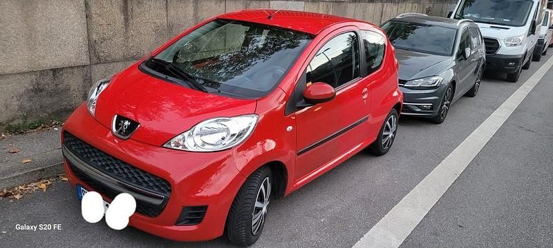 Rot Gebraucht 2009 Peugeot 107 Filou Kleinwagen | 3.000 € (Fairer Preis) - Bild 1/4