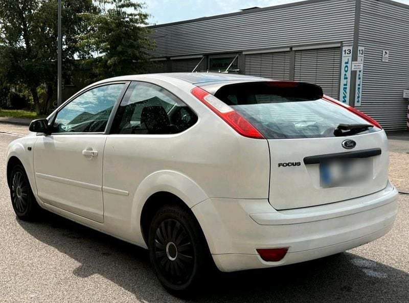 Gebraucht Ford Focus 101 PS (74 kW) 2007 Weiß Kleinwagen
