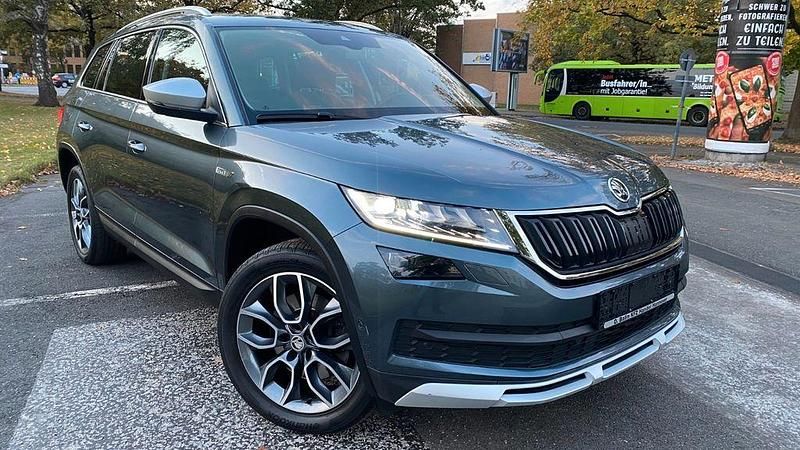 Grau Gebraucht 2018 Skoda Kodiaq Scout 4x4 SUV | 18.800 € (Fairer Preis) - Bild 1/4
