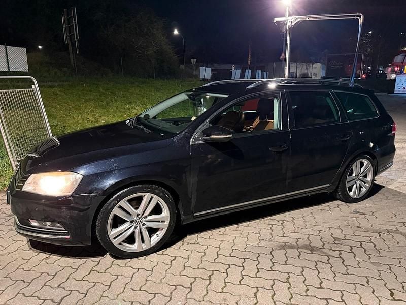 Gebraucht VW Passat 122 PS (89 kW) 2011 Schwarz Kombi
