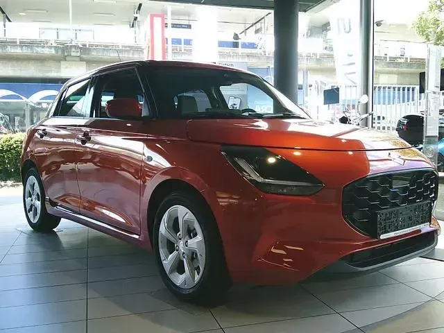 Neu Suzuki Swift Comfort 83 PS (61 kW) 2026 Orange Kleinwagen