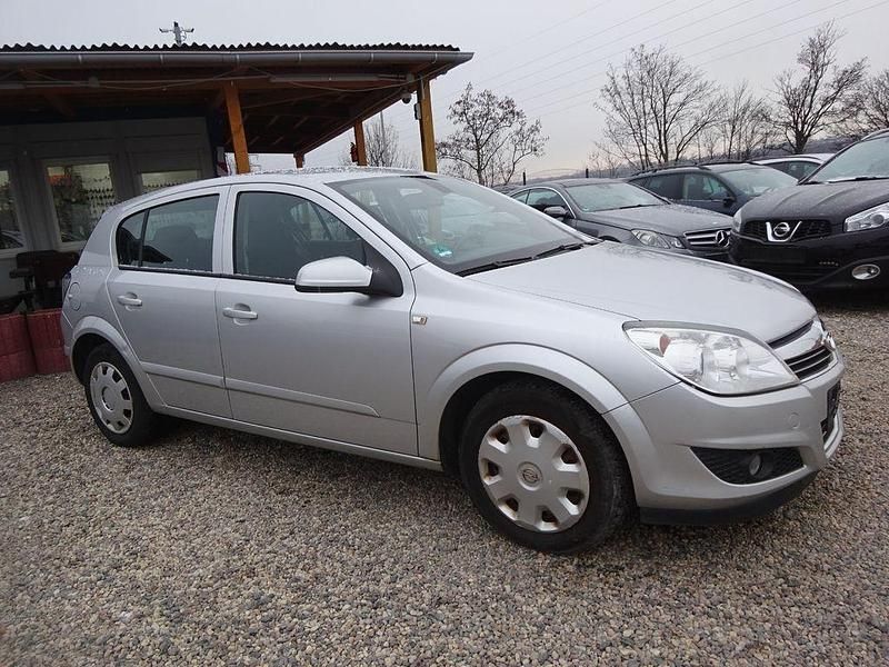 Gebraucht Opel Astra Edition 110 PS (80 kW) 2008 Silber Limousine