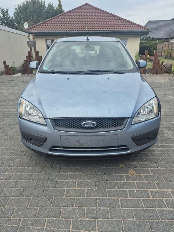 Blau Gebraucht 2006 Ford Focus Limousine | 800 € (Superpreis) - Bild 1/4