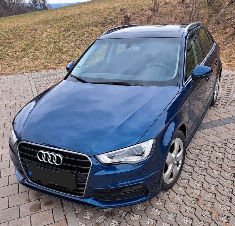 Blau Gebraucht 2016 Audi A3 Sportback Ambiente Kleinwagen | 18.000 € (Fairer Preis) - Bild 1/4