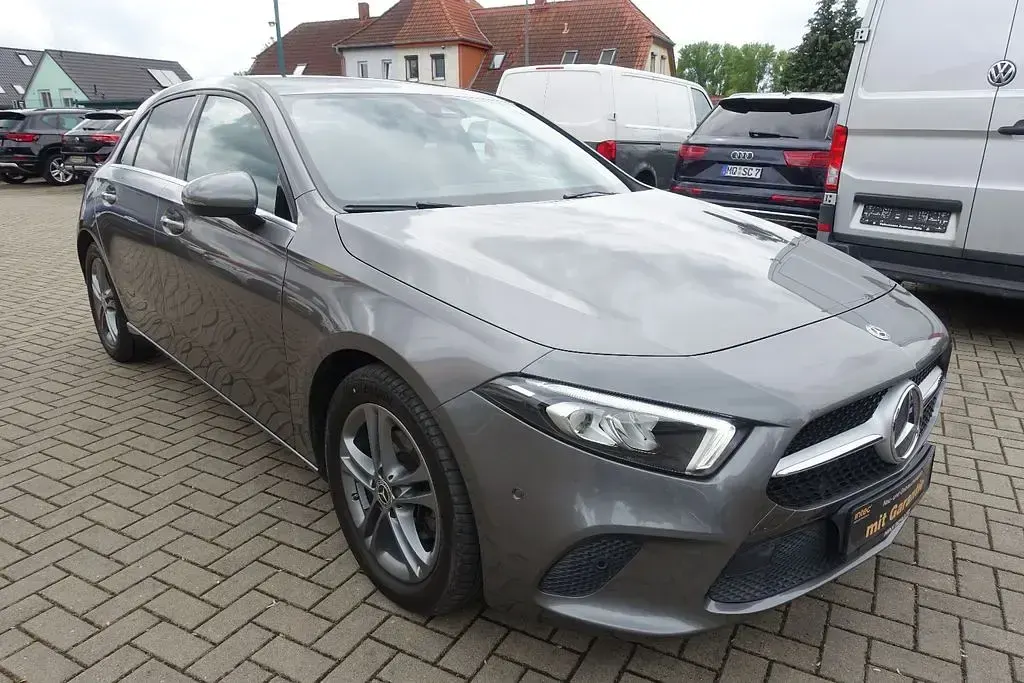 Gebraucht Mercedes A180 116 PS (85 kW) 2018 Grau Limousine
