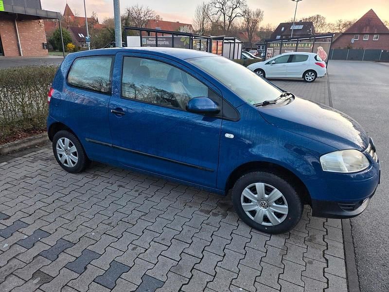 Gebraucht VW Fox 54 PS (39 kW) 2005 Blau Kleinwagen