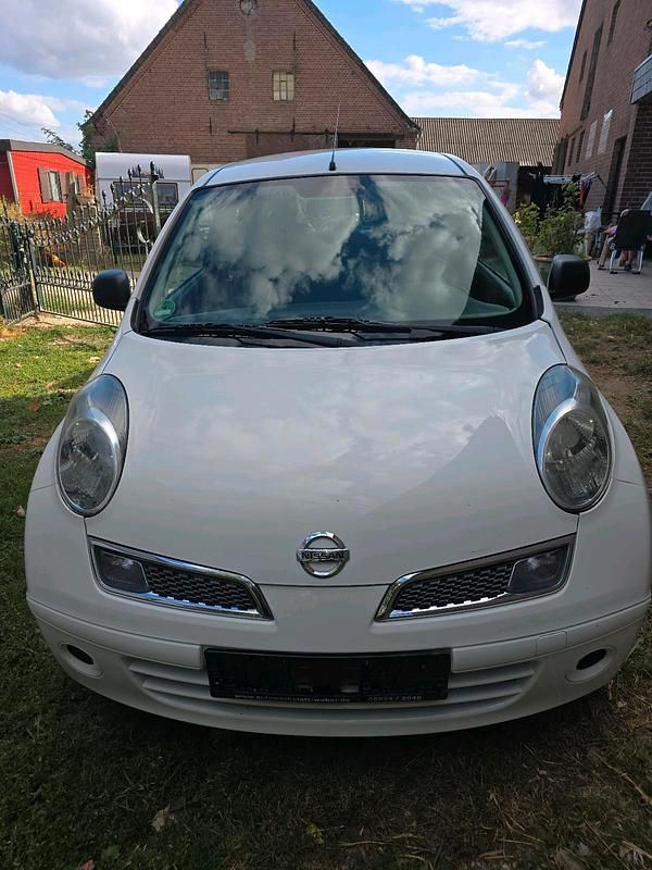 Weiß Gebraucht 2010 Nissan Micra Kleinwagen | 1.699 € (Fairer Preis) - Bild 1/4