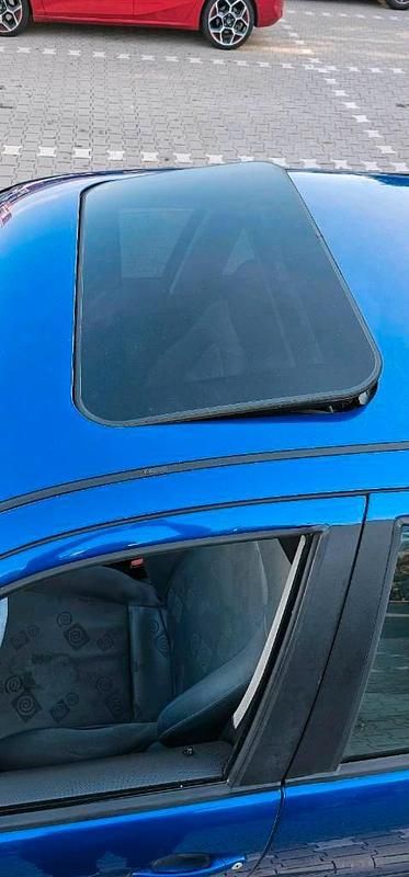 Usata Seat Leon 105 CV (77 kW) 2000 Blu Utilitaria