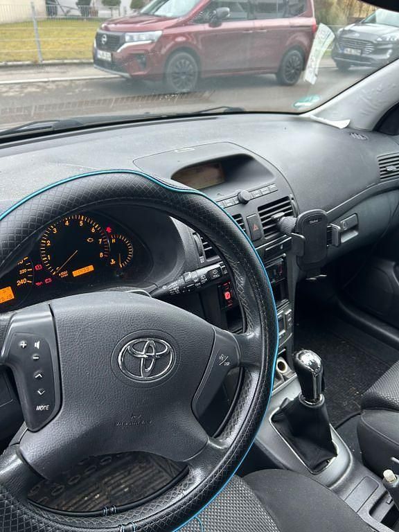 Gebraucht Toyota Avensis 129 PS (94 kW) 2002 Blau Limousine