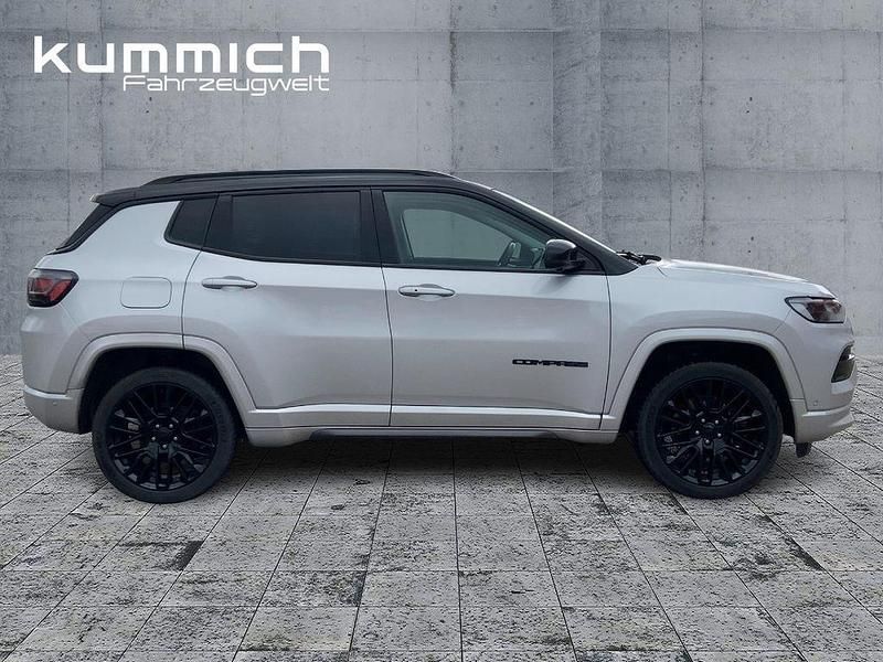 Second-hand Jeep Compass 179 CP (131 kW) 2022 Negru SUV