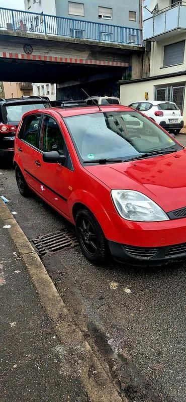 Rot Gebraucht 2005 Ford Fiesta Kleinwagen | 600 € (Guter Preis) - Bild 1/4