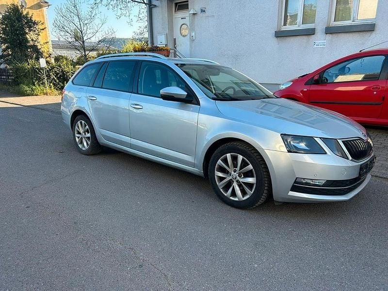 Usado Skoda Octavia Style 150 HP (110 kW) 2018 Prateado Carrinha