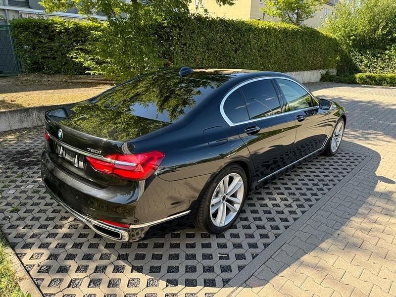 Gebraucht BMW 750 449 PS (330 kW) 2016 Limousine