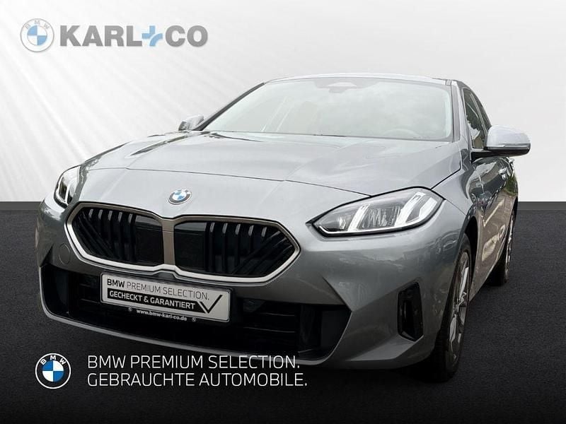 Grau Gebraucht 2024 BMW 120 Shadowline Kleinwagen | 29.598 € (Superpreis) - Bild 1/4