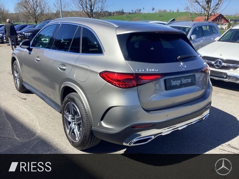Gebraucht Mercedes GLC300 AMG 204 PS (150 kW) 2024 Silber SUV
