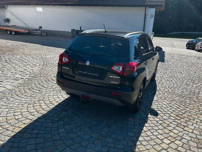 Gebraucht Suzuki Vitara 140 PS (102 kW) 2017 Schwarz SUV