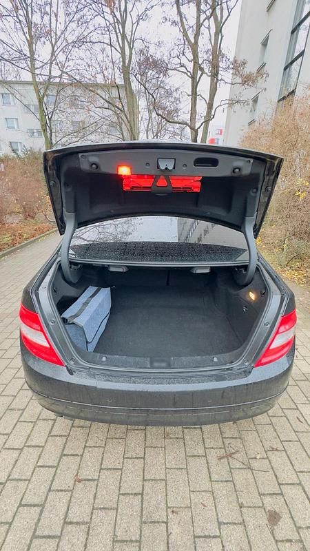 Gebraucht Mercedes C180 156 PS (114 kW) 2009 Schwarz Limousine