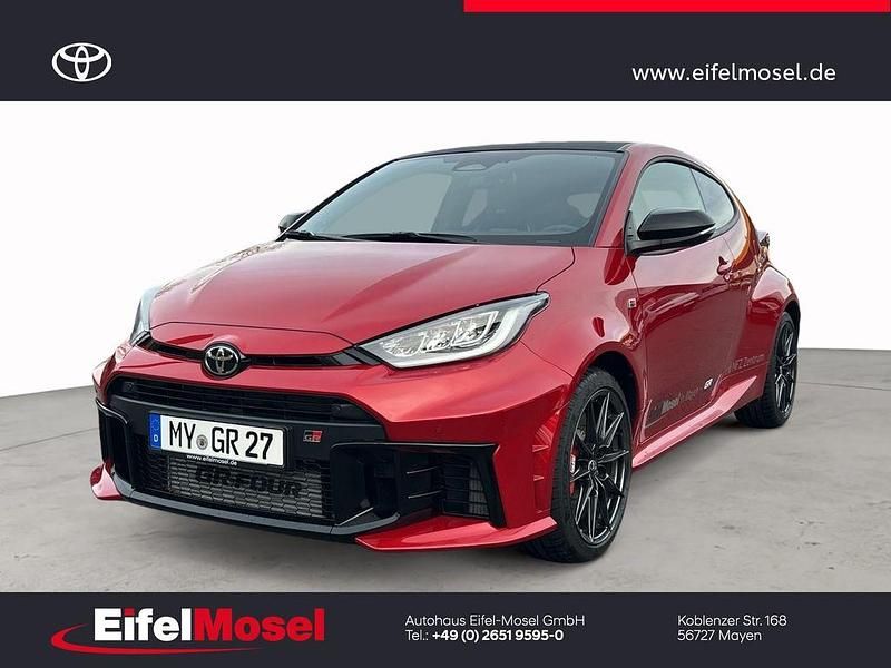 Rot Neu 2025 Toyota Yaris Limousine | 56.080 € (Teuer) - Bild 1/4