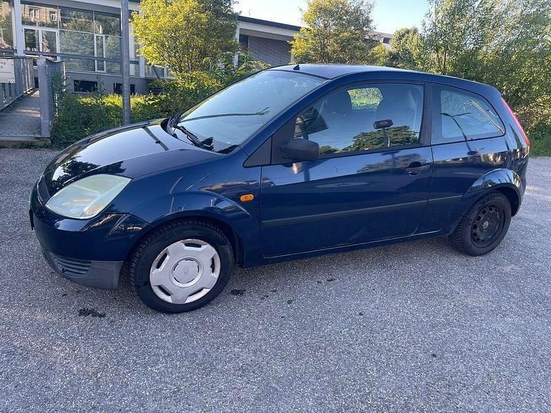 Blau Gebraucht 2004 Ford Fiesta Kleinwagen | 899 € (Fairer Preis) - Bild 1/4