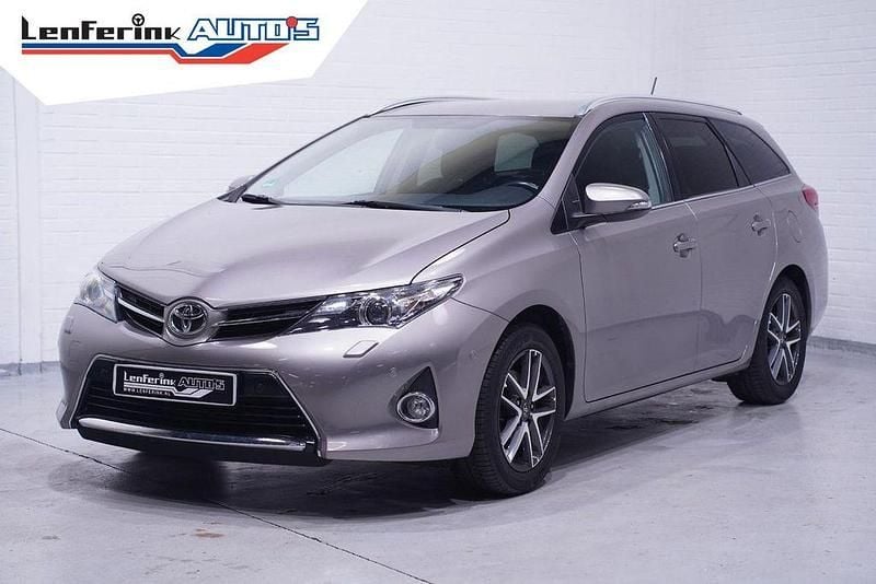 Gebraucht Toyota Auris Edition 140 PS (102 kW) 2015 Grau Limousine