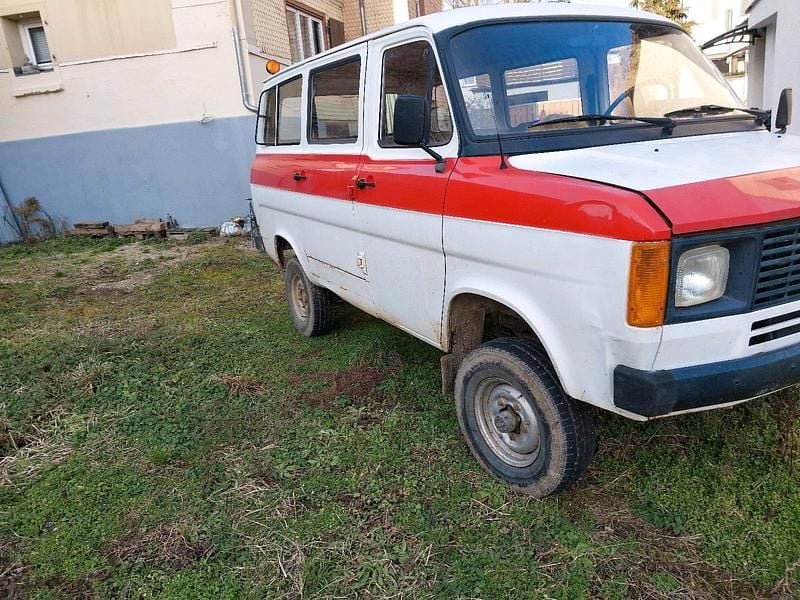 Second-hand Ford Transit 77 CP (56 kW) 1983 Monovolum