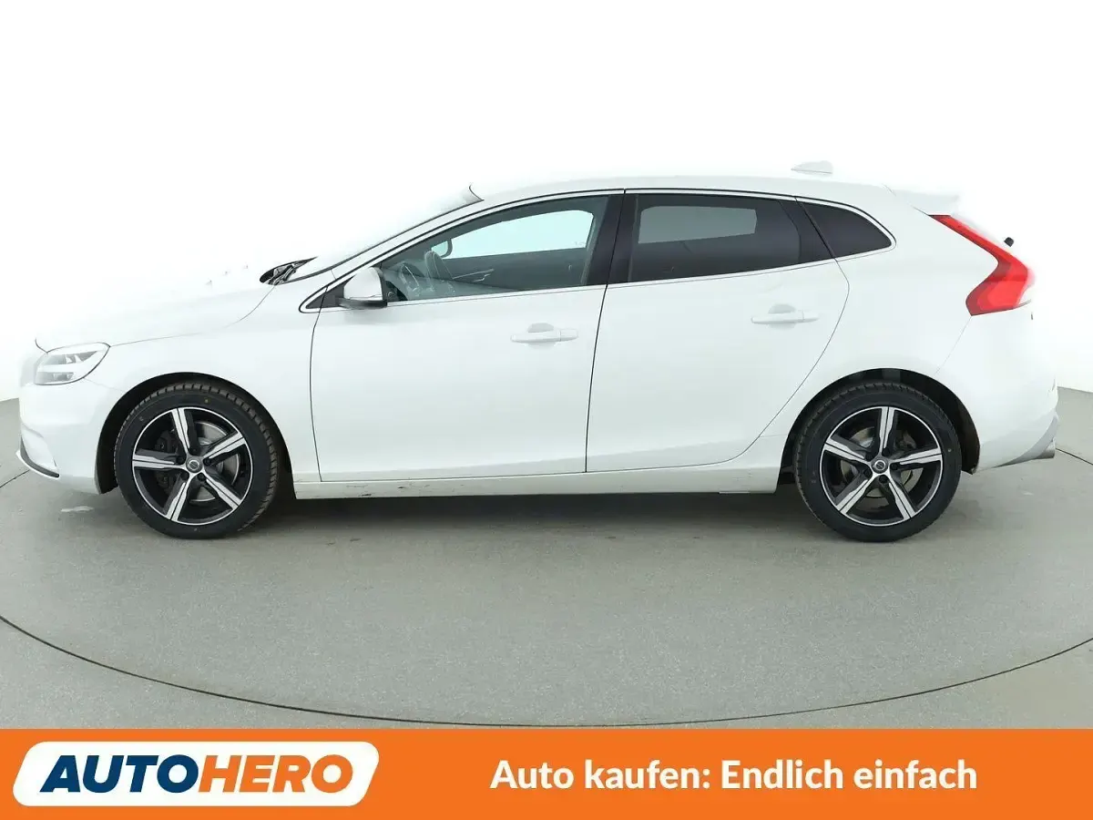 Gebraucht Volvo V40 R-Design 152 PS (111 kW) 2019 Weiß Kombi
