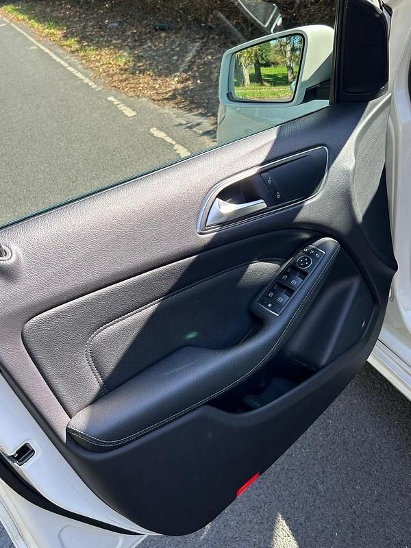 Gebraucht Mercedes B180 122 PS (89 kW) 2017 Weiß Van / Kleinbus