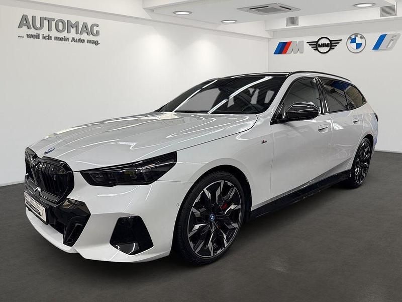 Mineralweiß Gebraucht 2024 BMW i5 M Sport Limousine | 64.950 € - Bild 1/4